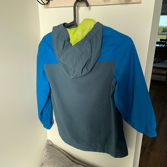 Boys XS Rain Jacket - Picture 2 of 4